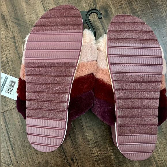NWT FUZZY SLIPPERS BURGUNDY SZ6 - Picture 4 of 4